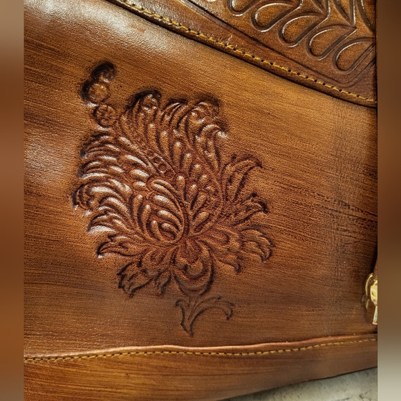 Elegant Brown Leather Handbag From Mexico - Picture 6 of 11